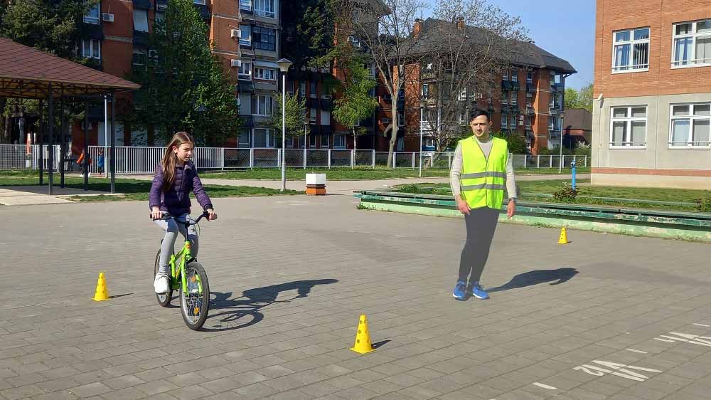 Projekat Bicikliraj i ti u zemunskim školama 